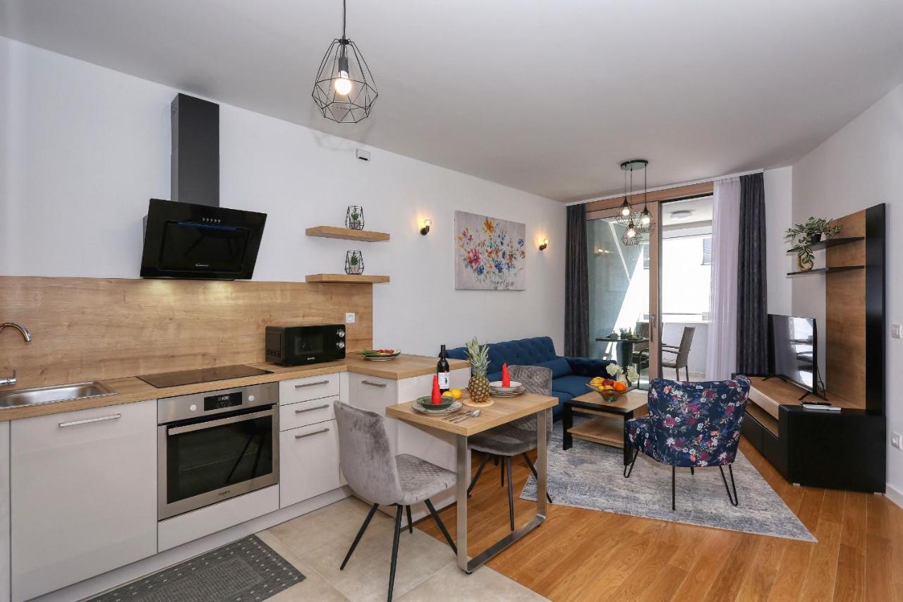 Luna With Free Parking Apartment