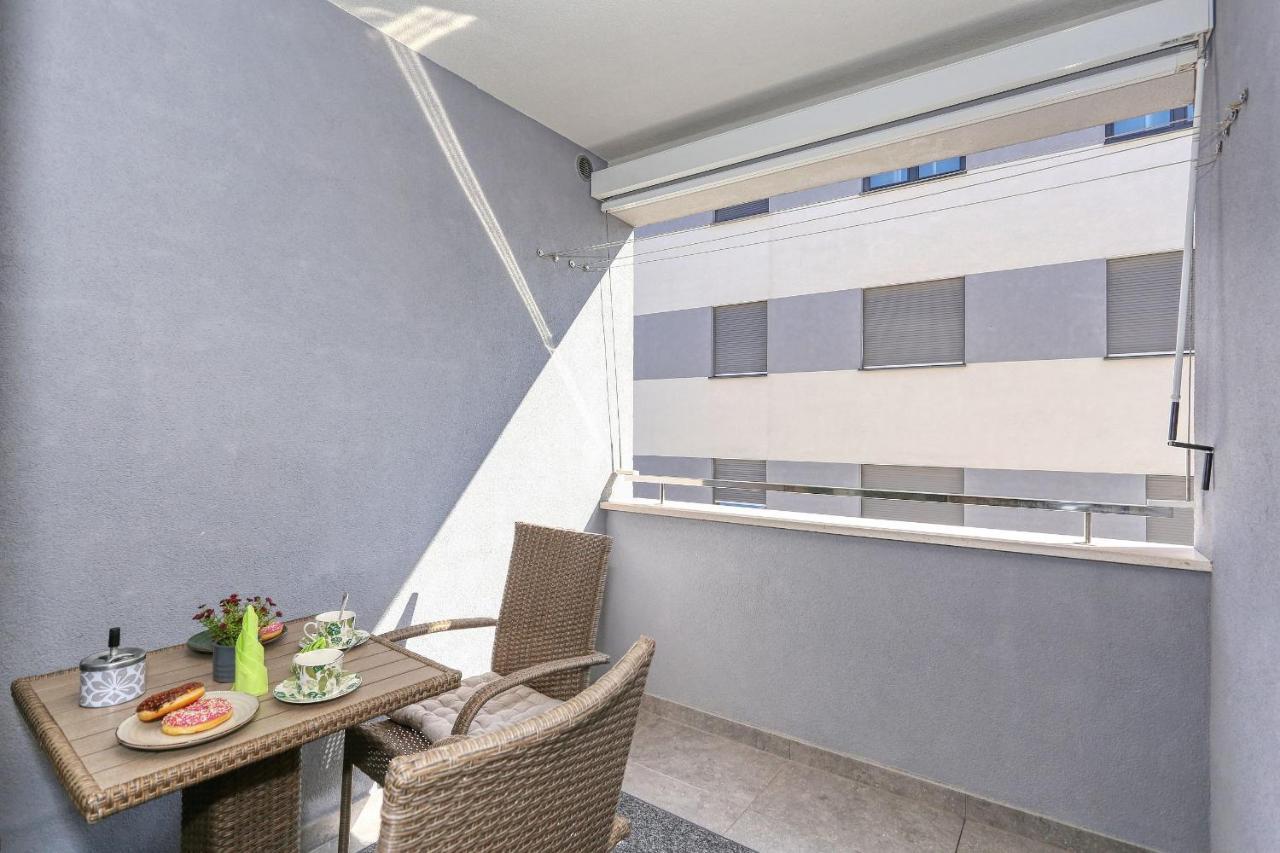 Luna With Free Parking Apartment